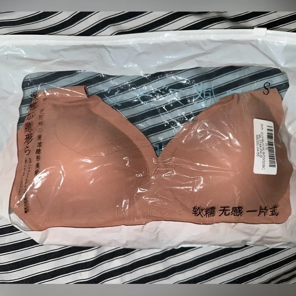 Shecurve Seamless Bra - Picture 4 of 6